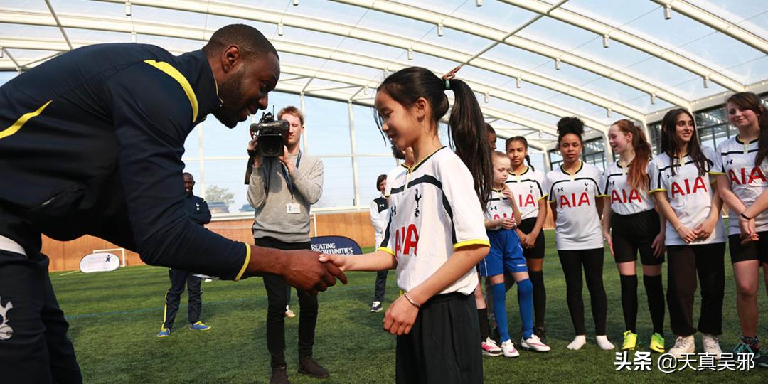 这又虐又暖的一幕，也许会让你喜欢上足球