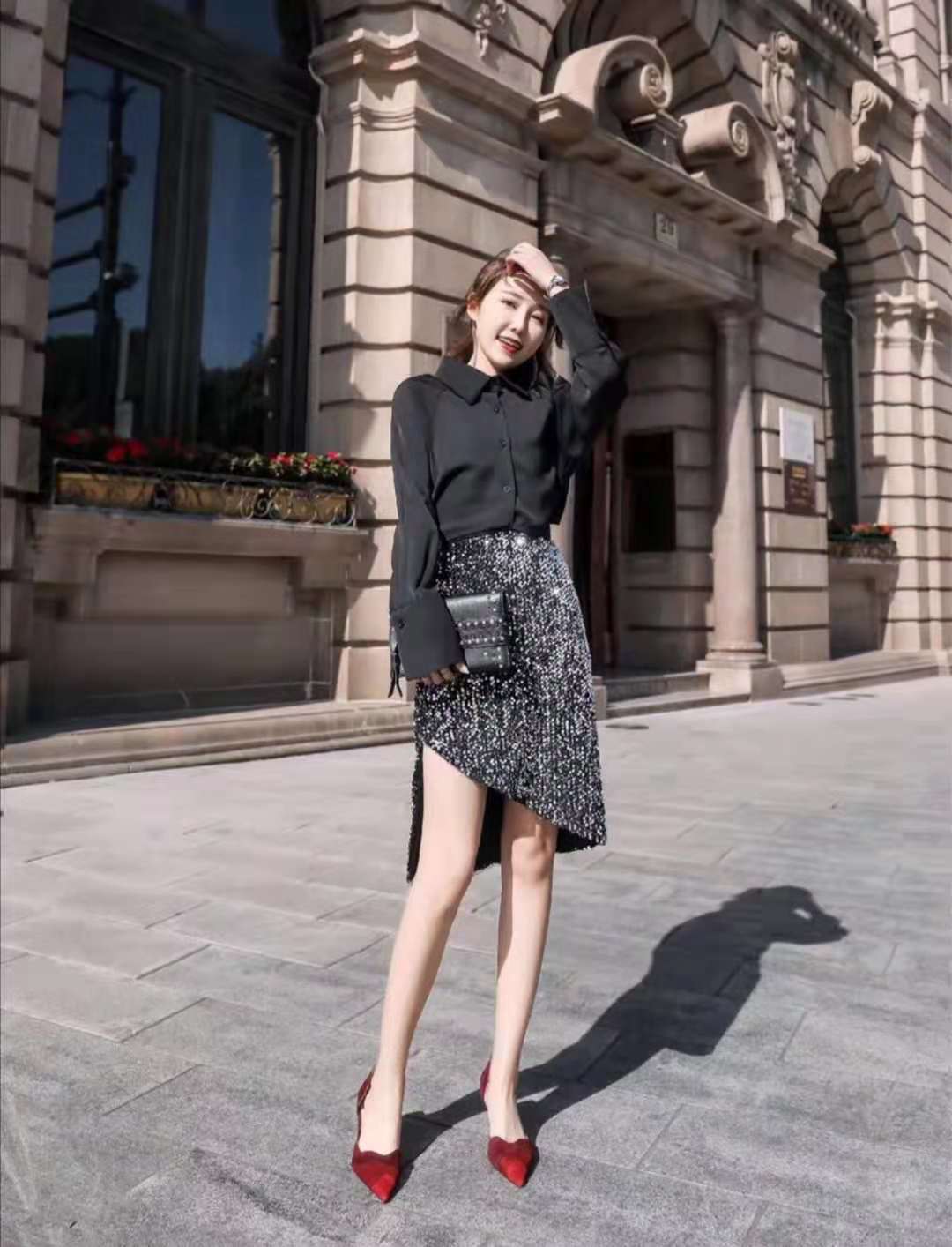 高帮红色高跟鞋搭配啥衣服,红色旗袍配什么颜色高跟鞋