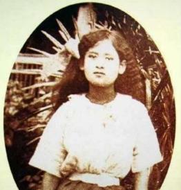 泰王的华裔奶奶还在不,67岁泰王最宠的女儿