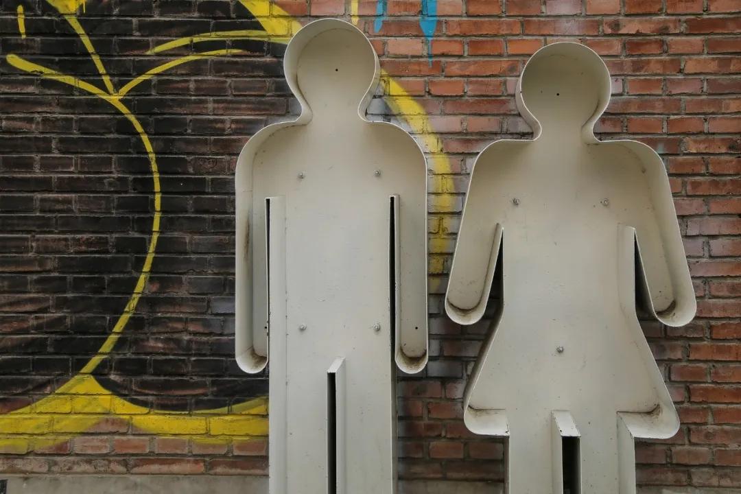 私生活混乱导致染病，他因羞于去正规医院而花了不少冤枉钱