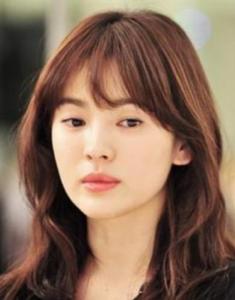 脸长的女生适合留刘海吗,女生脸上有这6个特征