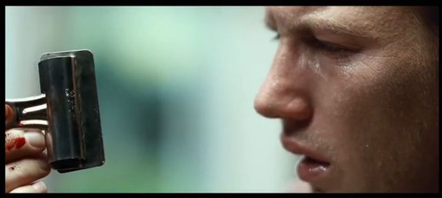 32岁恋童癖摄影师引诱14岁少女去他家,没想到少女这么对他......