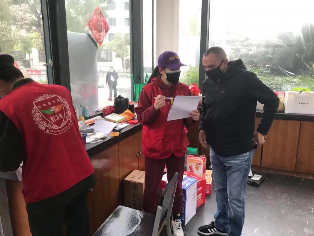 外防输入内防扩散社区,外防输入内防反弹学校防疫在行动