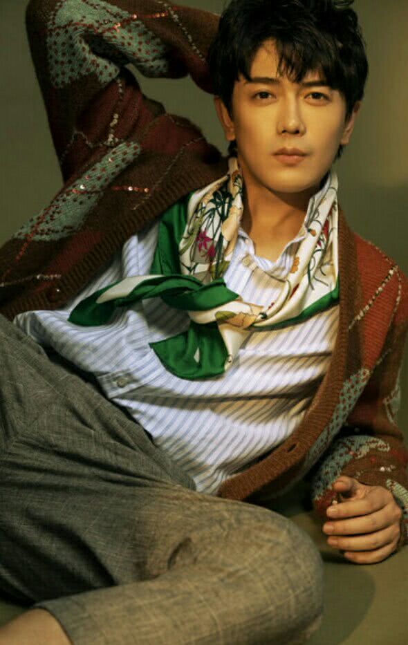 娱乐圈亲兄弟的明星,娱乐圈查不到家庭背景的明星