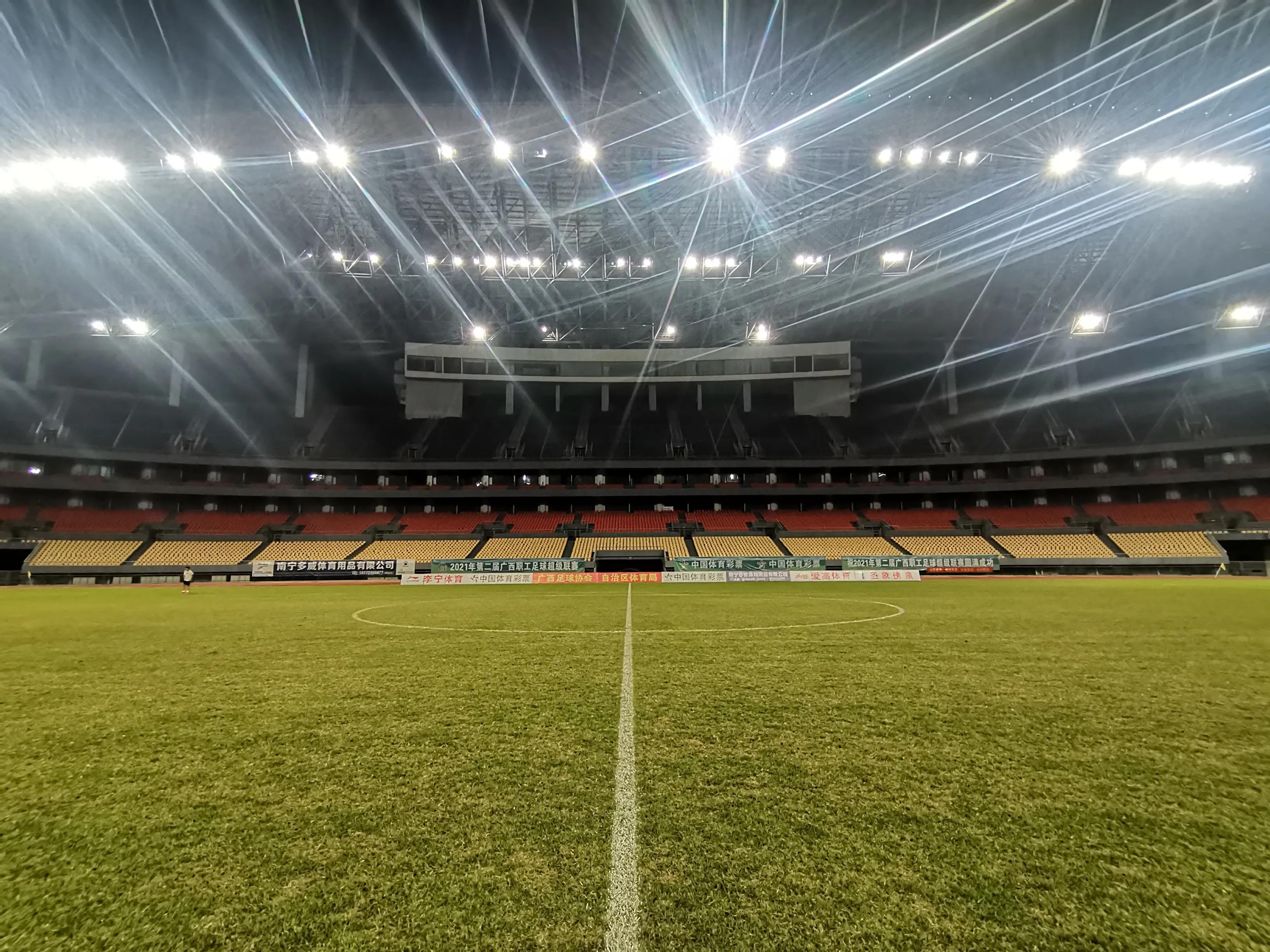 走进体育领略文化魅力,南宁体育中心足球比赛