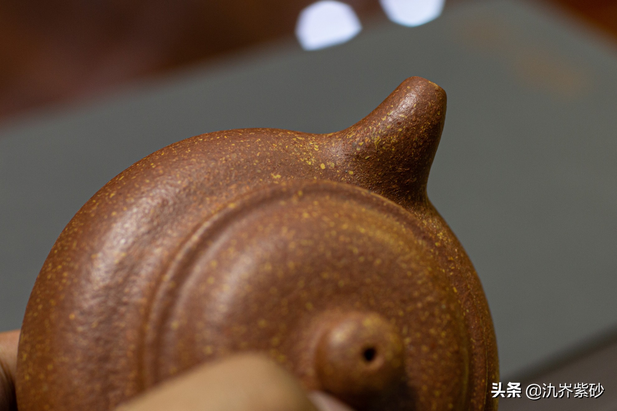 紫砂壶主要看泥料还是手工,紫砂壶行业分析