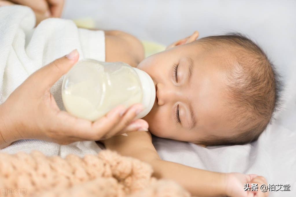 产妇奶水少快速下奶解决奶水不足,产后一个月奶水不足怎么追奶