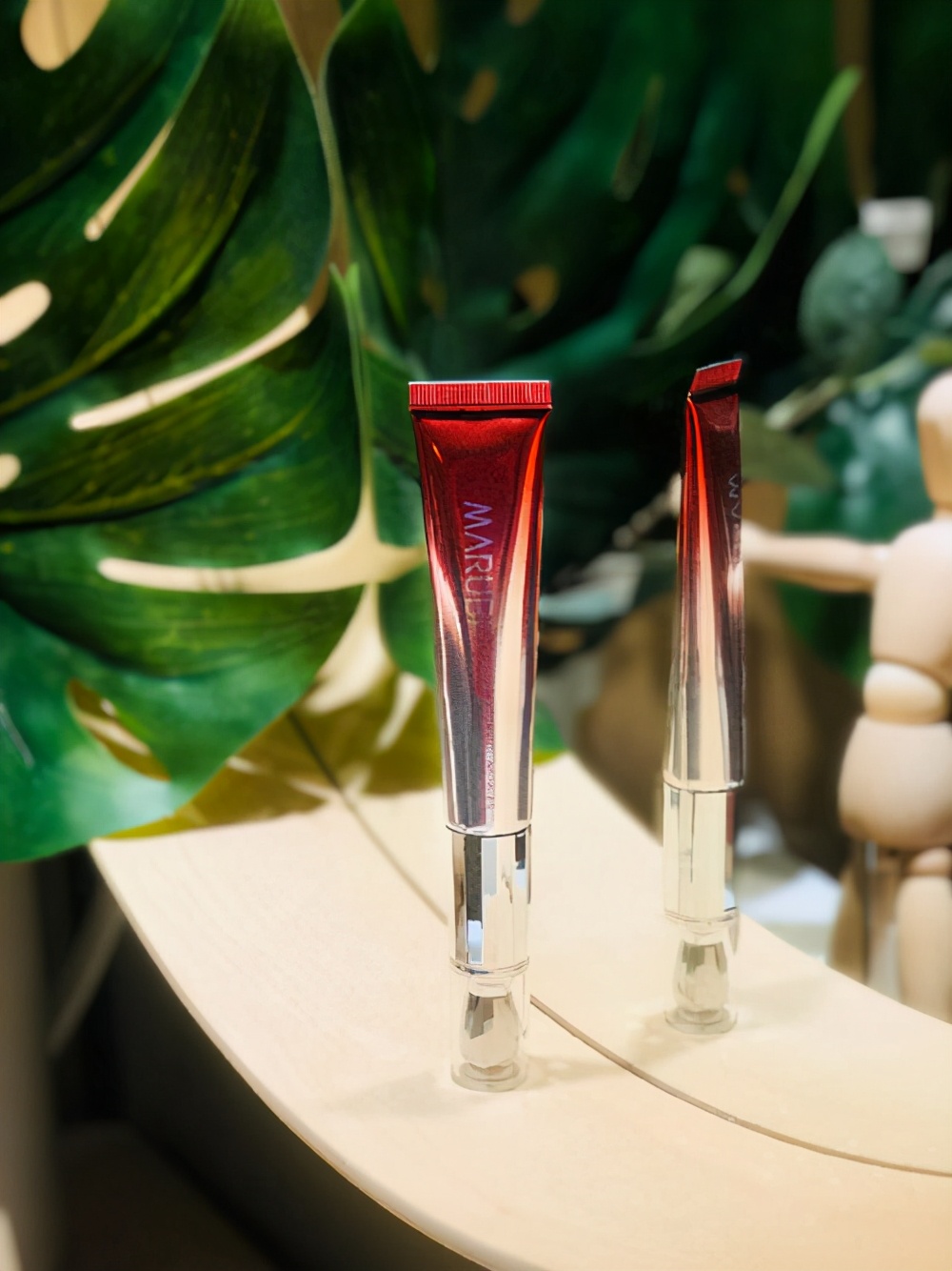 相宜本草紧致眼霜适合50岁女人用,眼霜化妆品测评