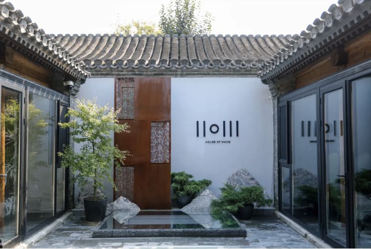 设计师KellyHoppen做客HOUSEOFWANG带着地毯壁纸新品畅聊“无限”