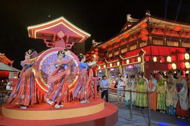 西安大唐不夜城值得去吗,西安大唐不夜城人气爆棚心念旧巷