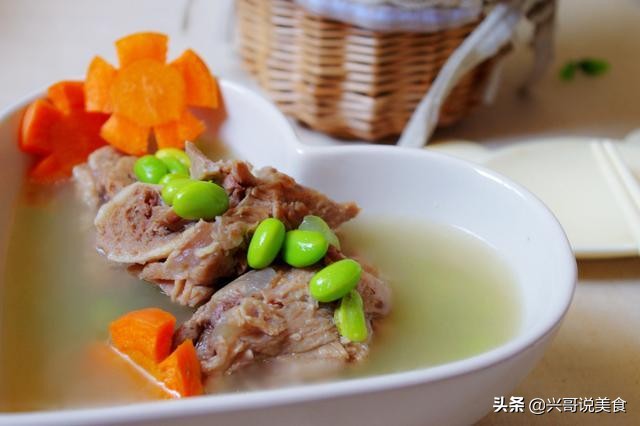 猪大骨熬汤好还是脊骨熬汤好,猪大骨熬的白汤有什么