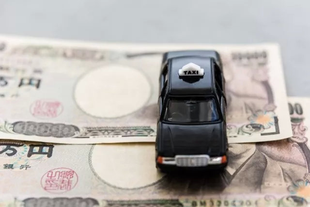 前面航班延误赶不上怎么办,第一班飞机晚点赶不上转机怎么办