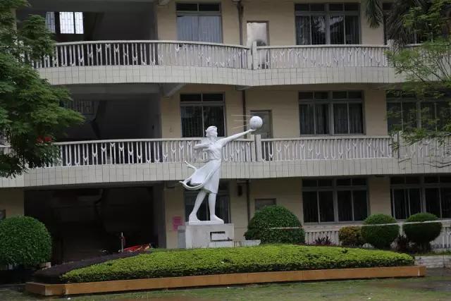 这所培养出2位院士的名校，是每一位东莞人的情结