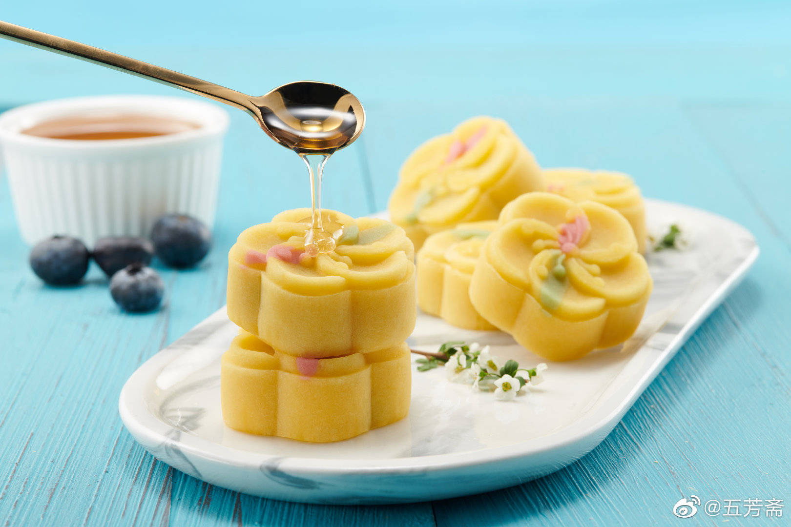 找“爱因斯坦”拍广告、一年卖4亿粽子，这个老字号怎么做到的？