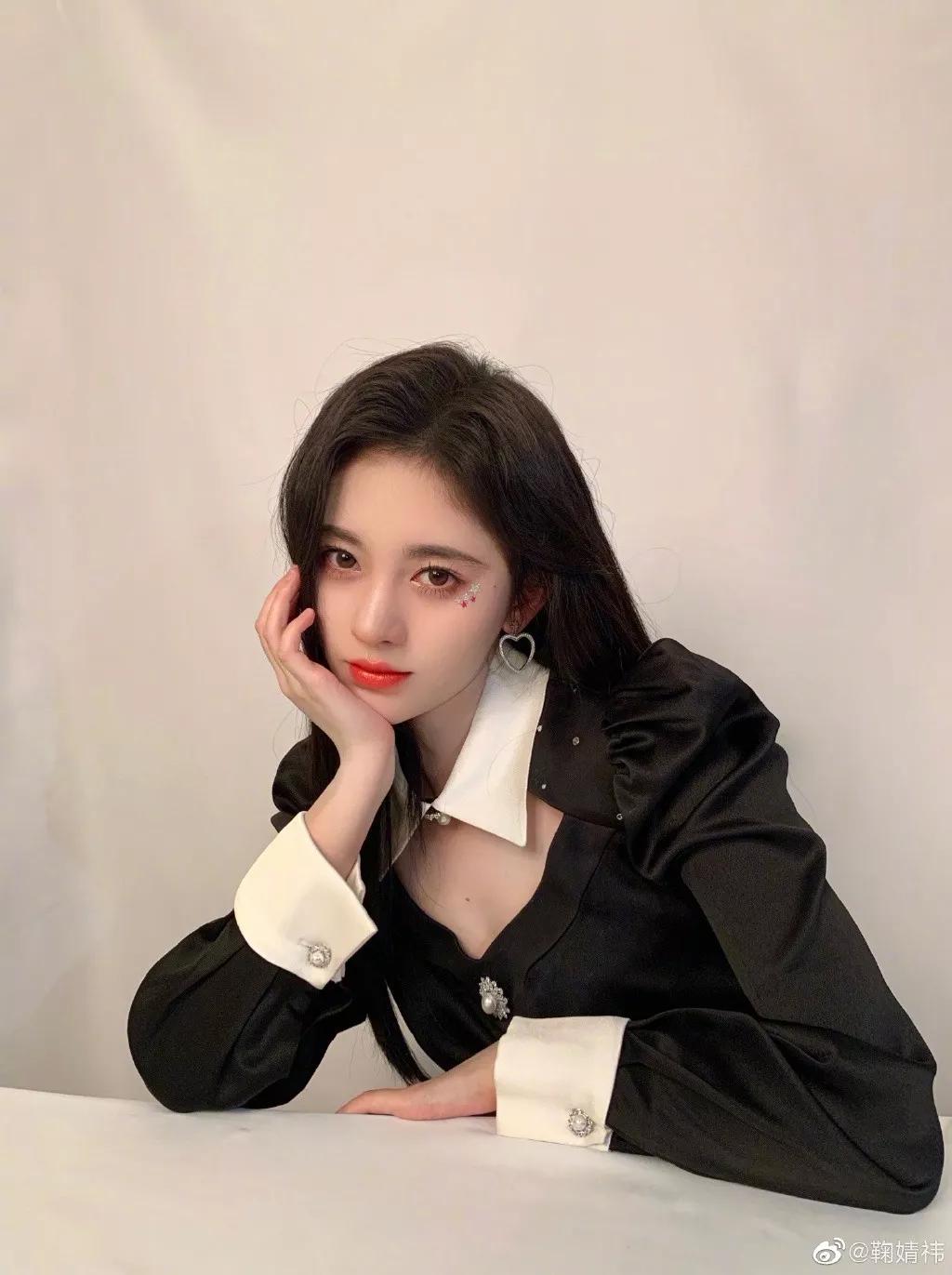 鞠婧祎有没有精修图漂亮,原来鞠婧祎的美貌全靠精修