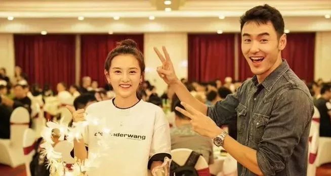 公开否认恋情随后就遭女方打脸,否认恋情被光速打脸完整版