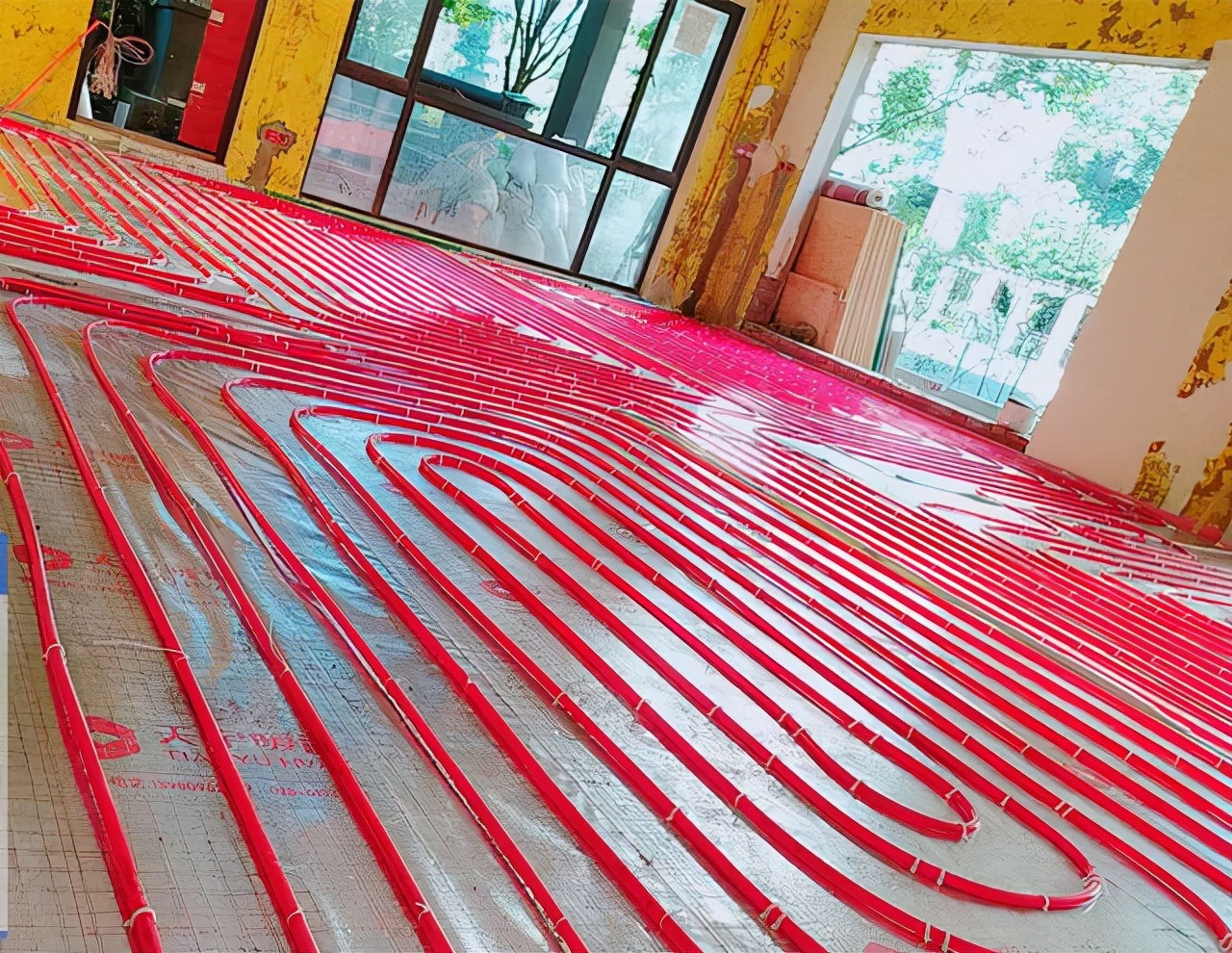 地暖如何安装不会导致地板破裂,地暖如何安装避免不循环