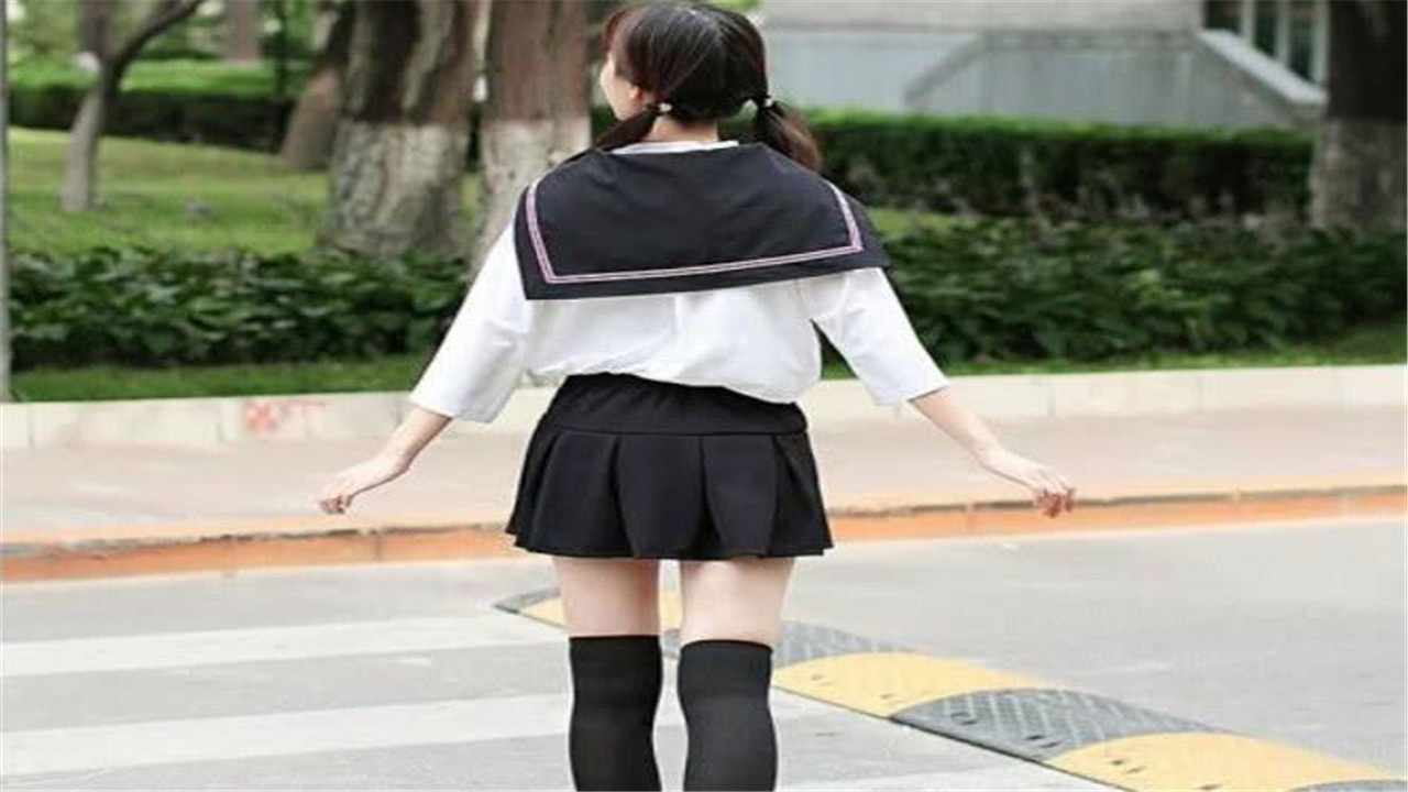 日本女生冬天穿短裙不冷吗,日本女生冬天都穿短裙不冷吗