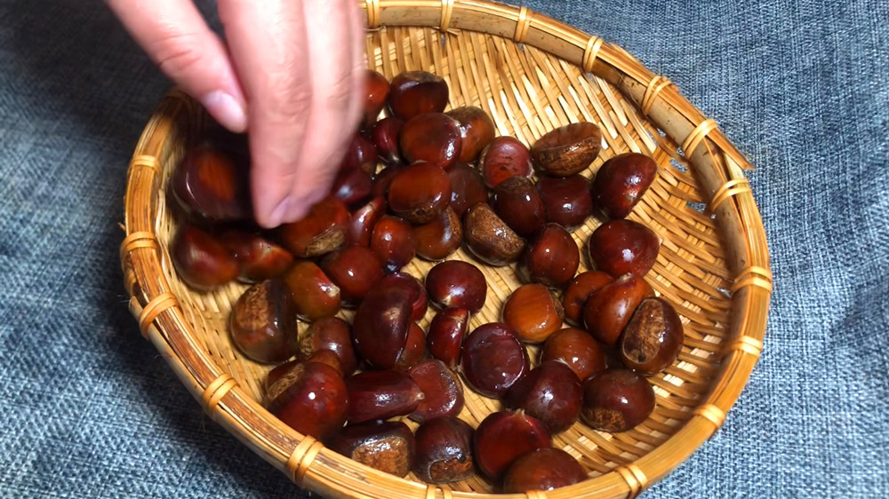 板栗吃不完第二天怎么加热,板栗放到冰箱保鲜能保多少天不坏