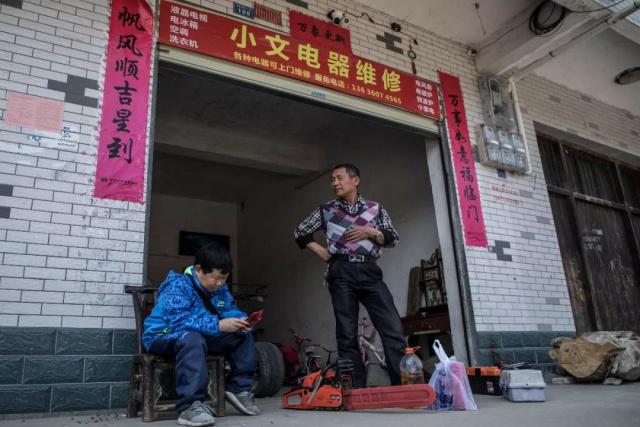 袖珍叔叔修家电,袖珍大叔修家电抖音号