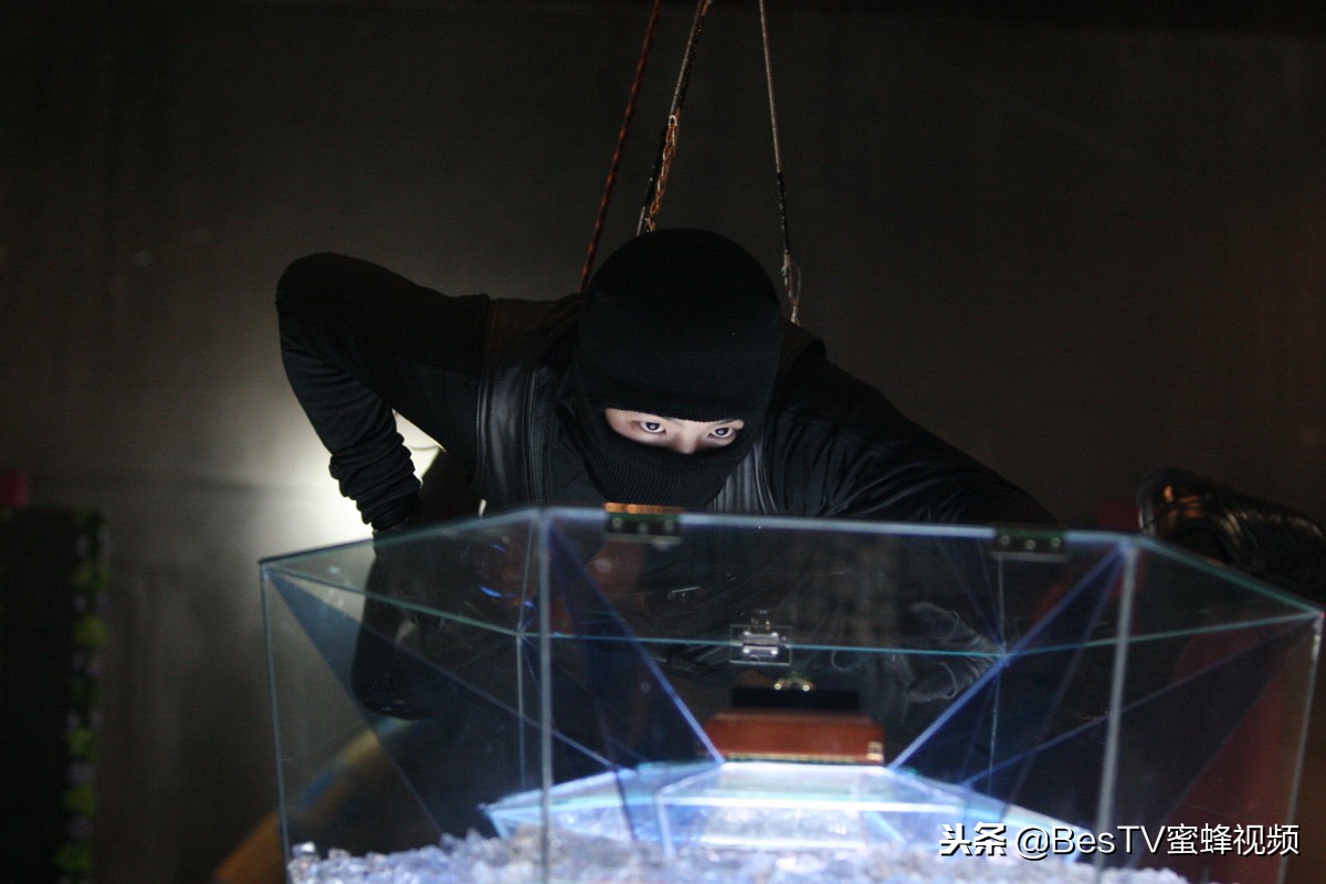 国际大盗刚下飞机就被偷了,国际大盗被抓5年