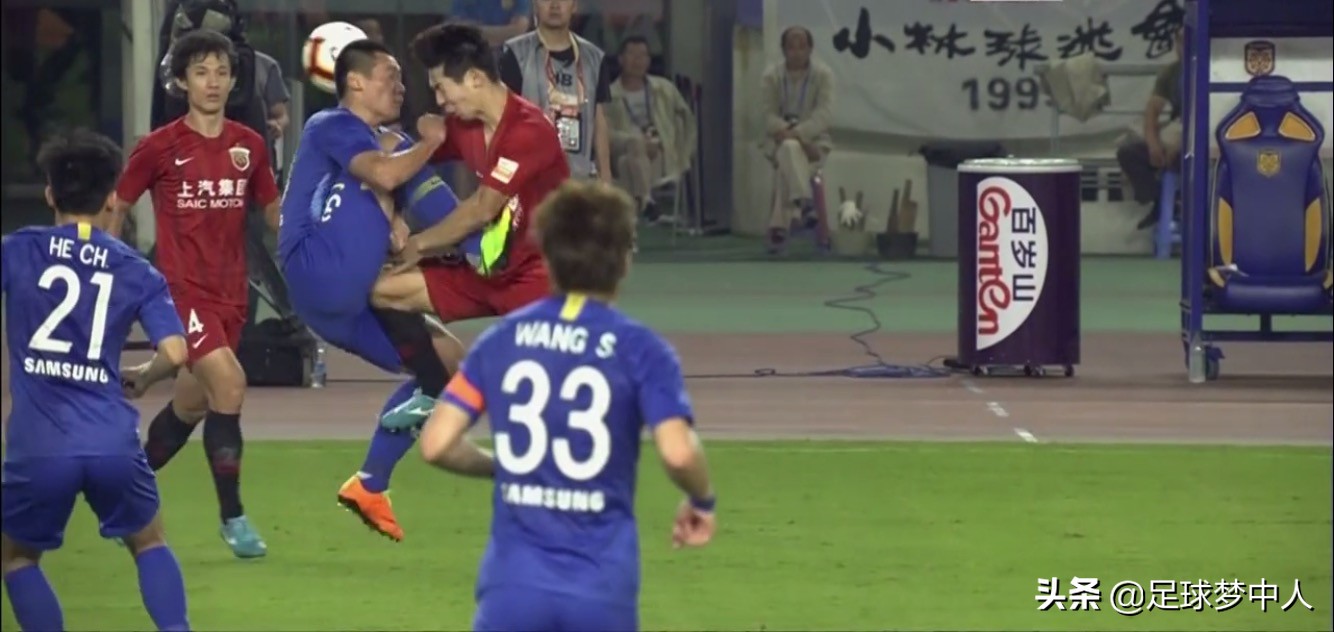 从最文明到“很*力暴**”，5张红牌令人想不到，裁判占主导因素