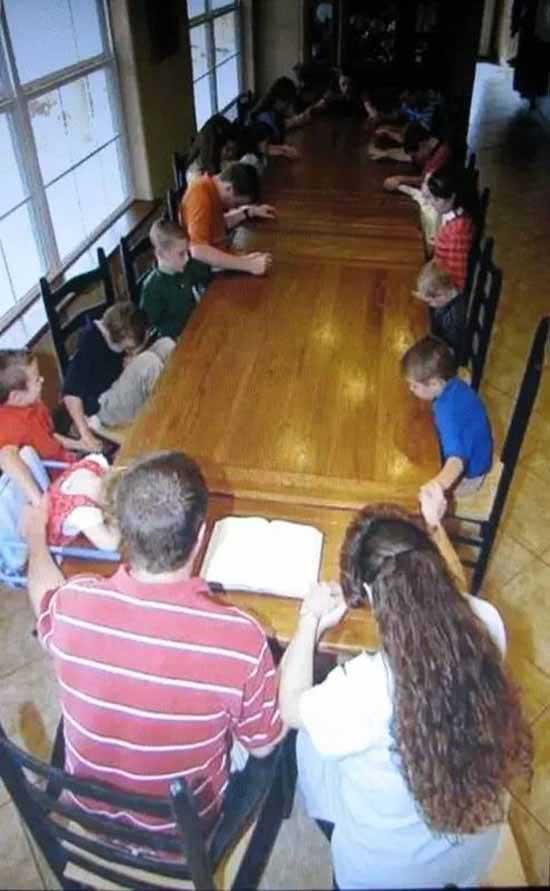 夫妻25年生19个孩子，太幸福了