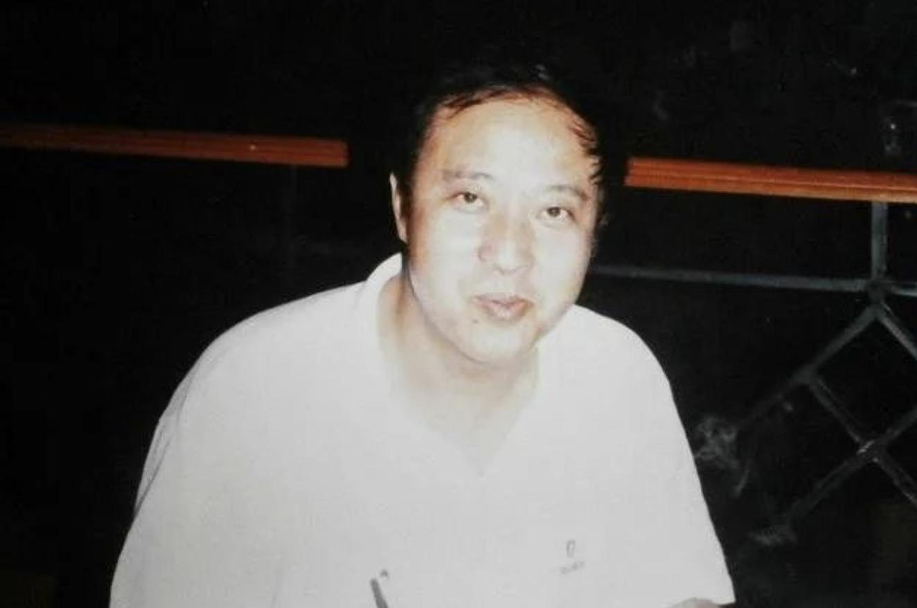 牛群辞官现场,牛群卸任县长后和冯巩合作过没有