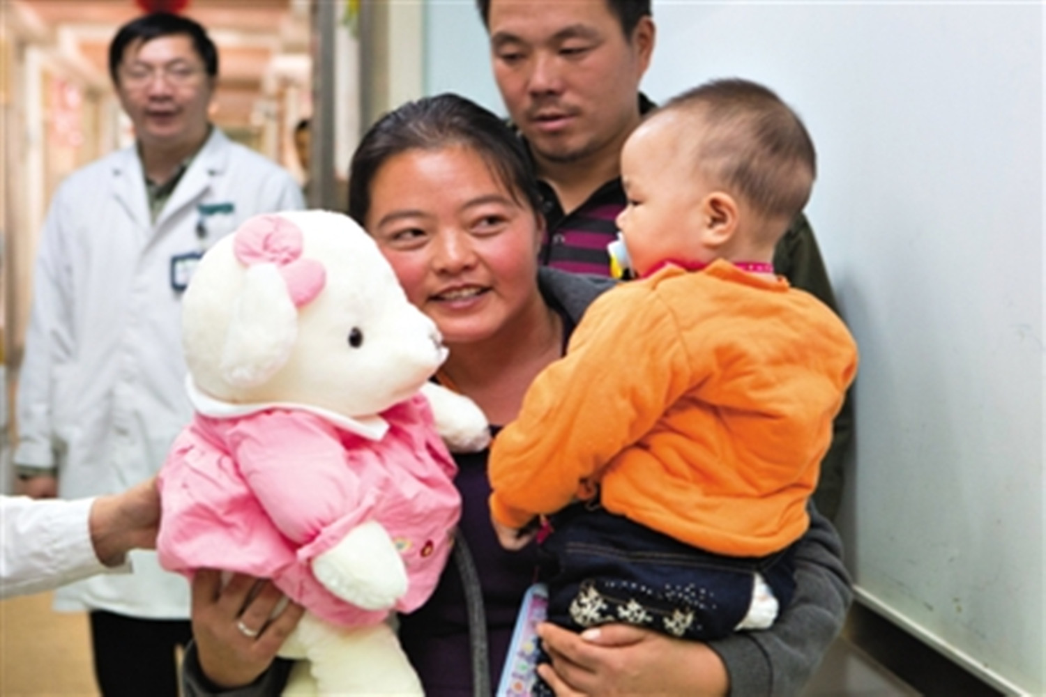 宝宝爱打巴掌,宝宝爱打人被别人骂