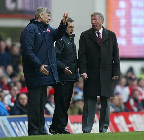 温格执教生涯最后一次对阵曼联,站在观众席的温格