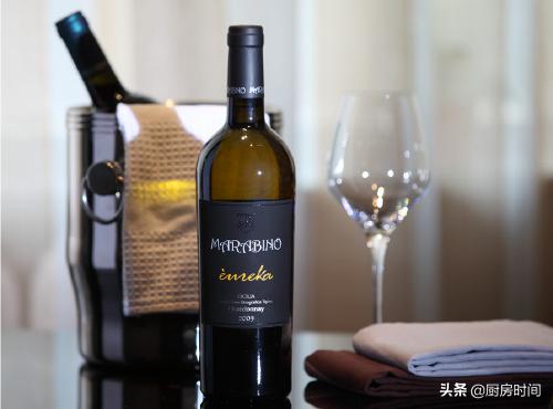 红酒真假如何看瓶身,红酒真假好坏怎么鉴别