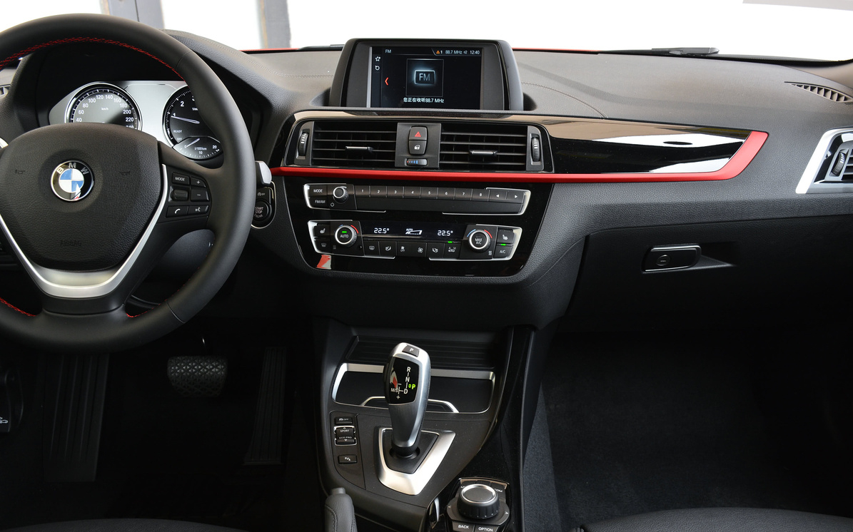 宝马740li3.0t油耗一公里多少钱,宝马330lixdrivem运动曜夜版油耗