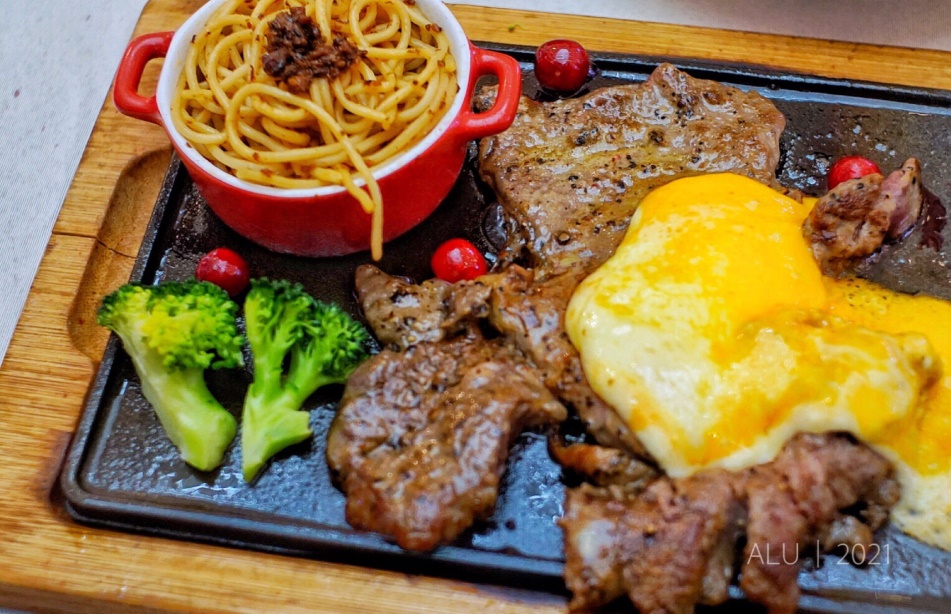 福牛年聚豪客来，厚切牛排加上瀑布芝士，美味翻倍