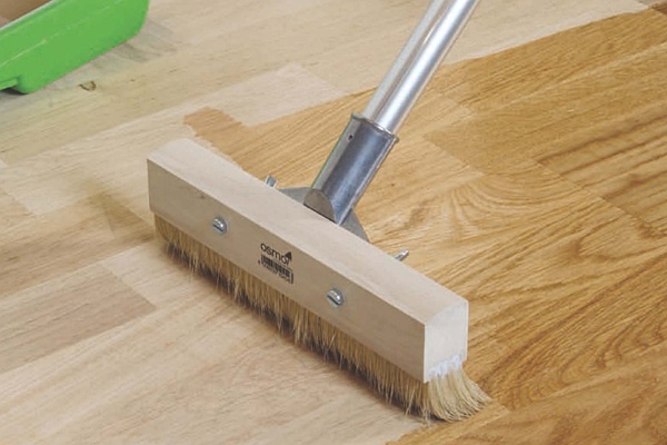 木蜡油与水性漆哪个好,水性漆和木蜡油哪个容易刷