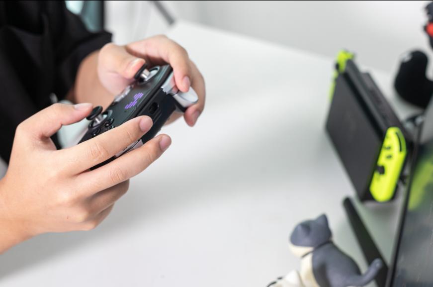 怪物猎人里,用机关枪屠龙是什么体验?网友:我的按键坏得更快了