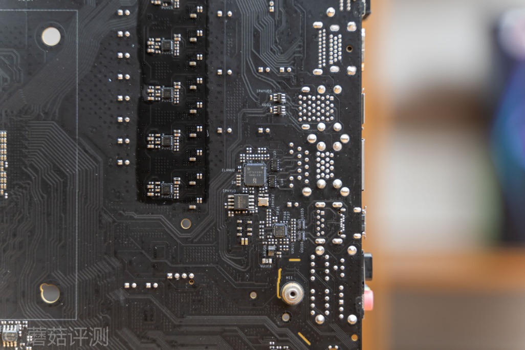 技嘉b550大雕主板评测,华擎x570太极雷蛇怎么样