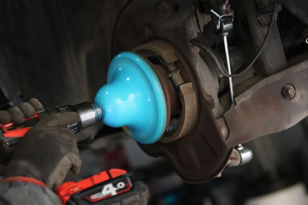 奔驰w221升级新款w222s450外观,老款奔驰w211e260翻新整备