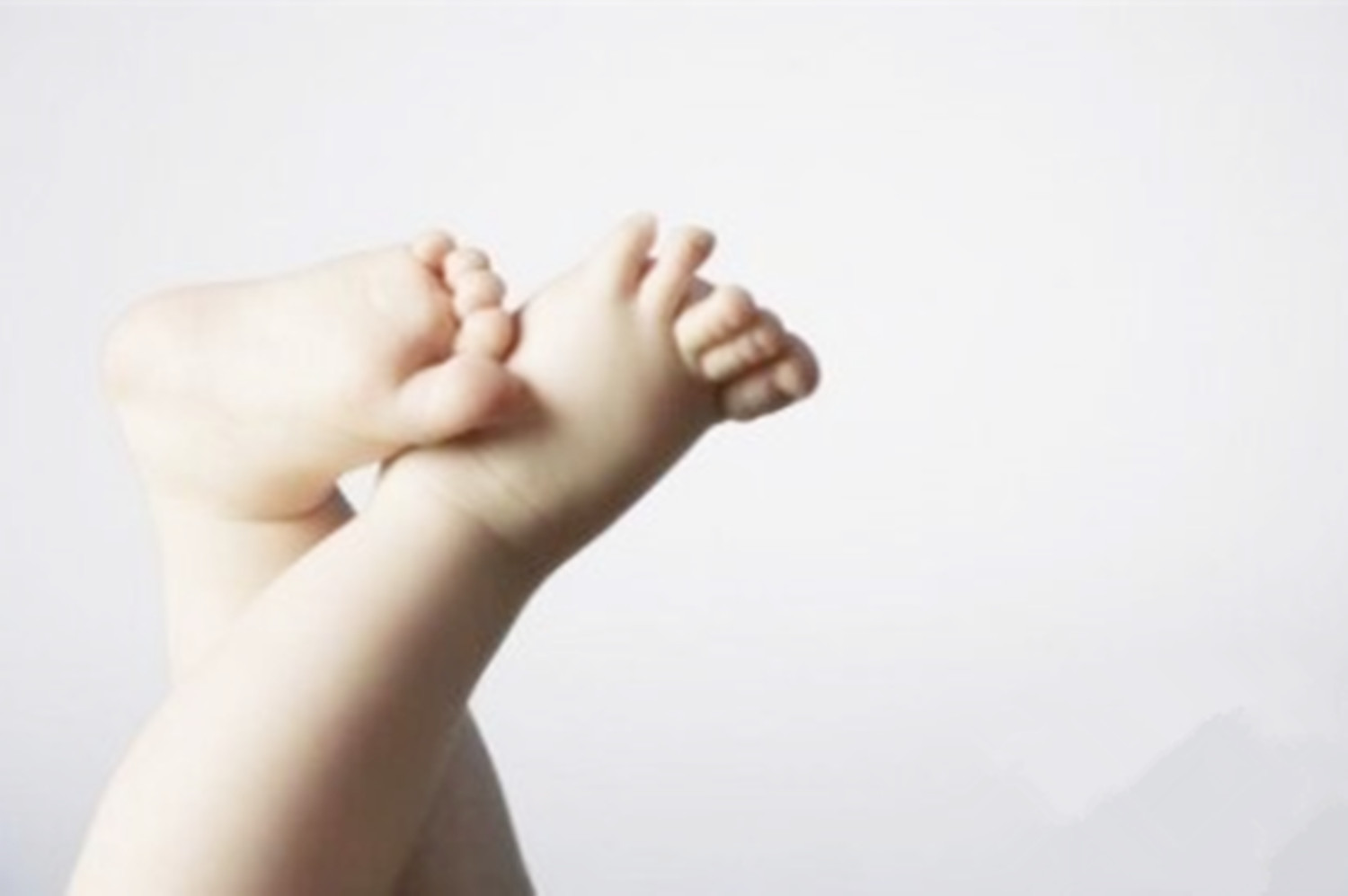 婴儿洗澡后身体发红怎么回事,宝宝洗澡后浑身通红没精神