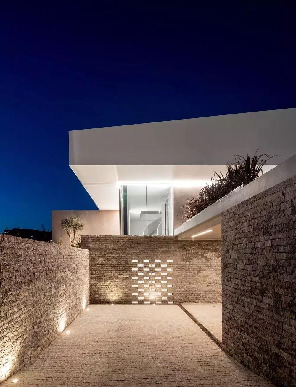 看似简单的白色极简，室内却如此惊艳