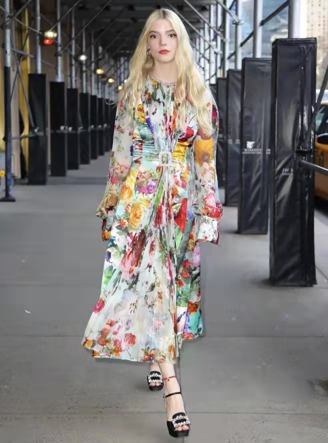 金发碧眼貌美惊人,金发碧眼身材高挑