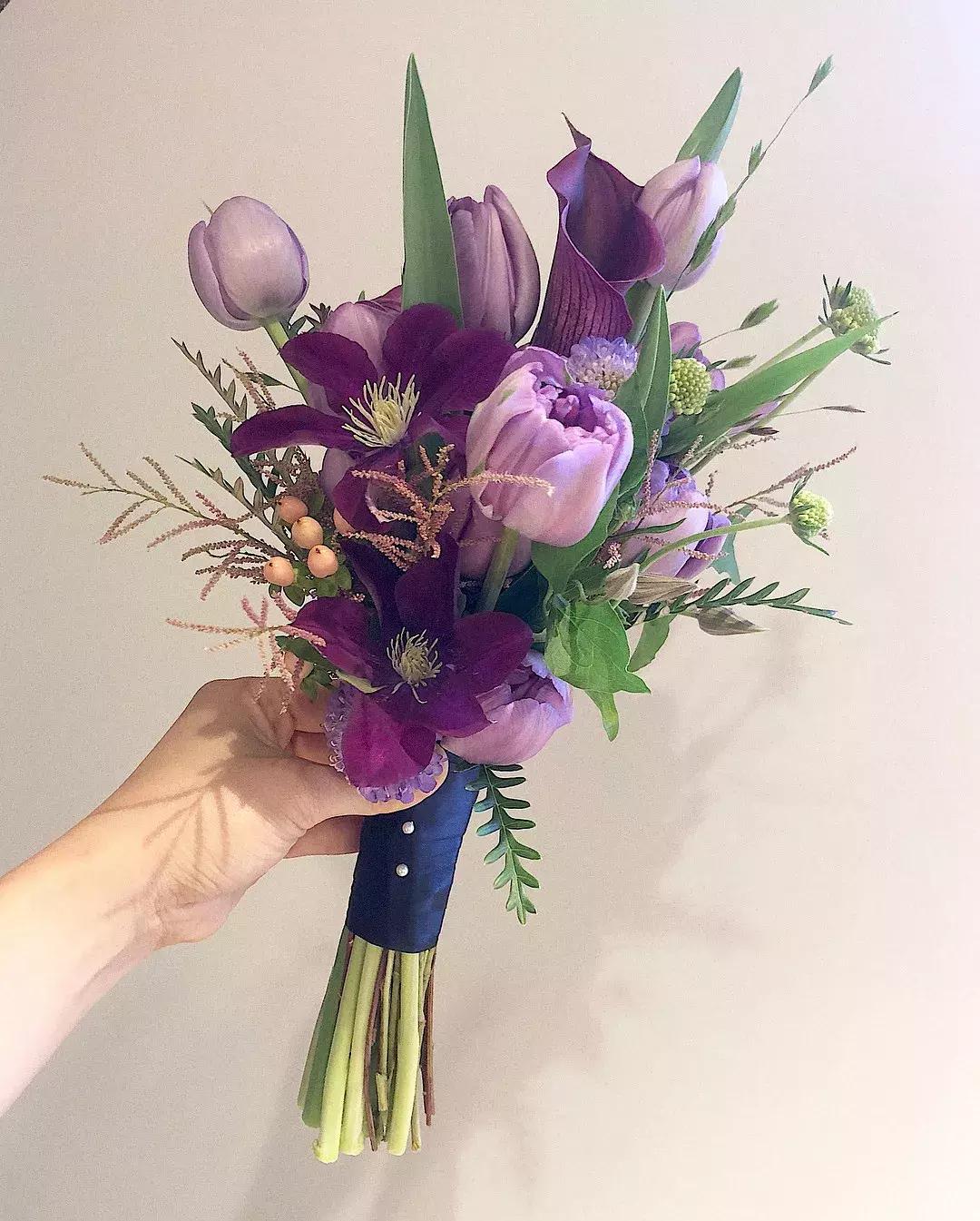 马蹄莲插花怎么养时间长,马蹄莲鲜花养护