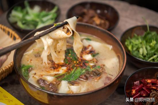 像经营星巴克一样卖烩面：70个座位日入1.5万，开一家火一家