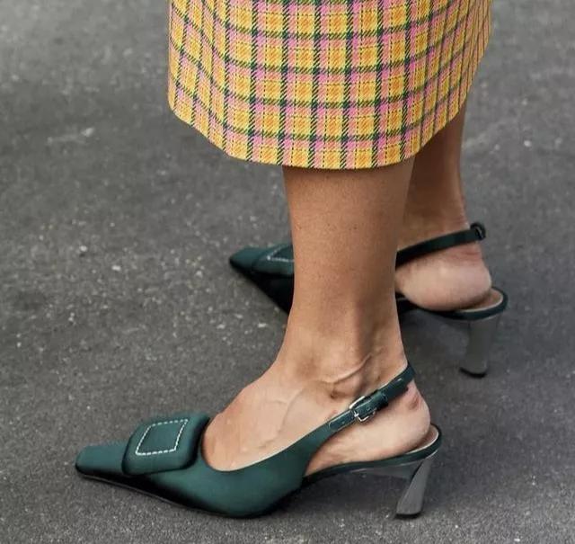 女鞋最火的一款露趾,今年超火真皮女鞋露后跟