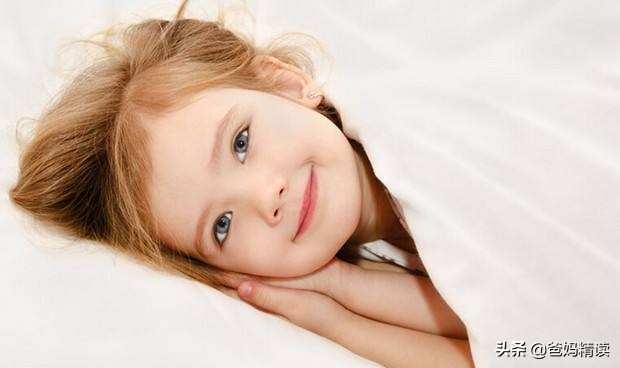 8岁不肯单独睡怎么办,孩子不愿意睡一张床怎么办