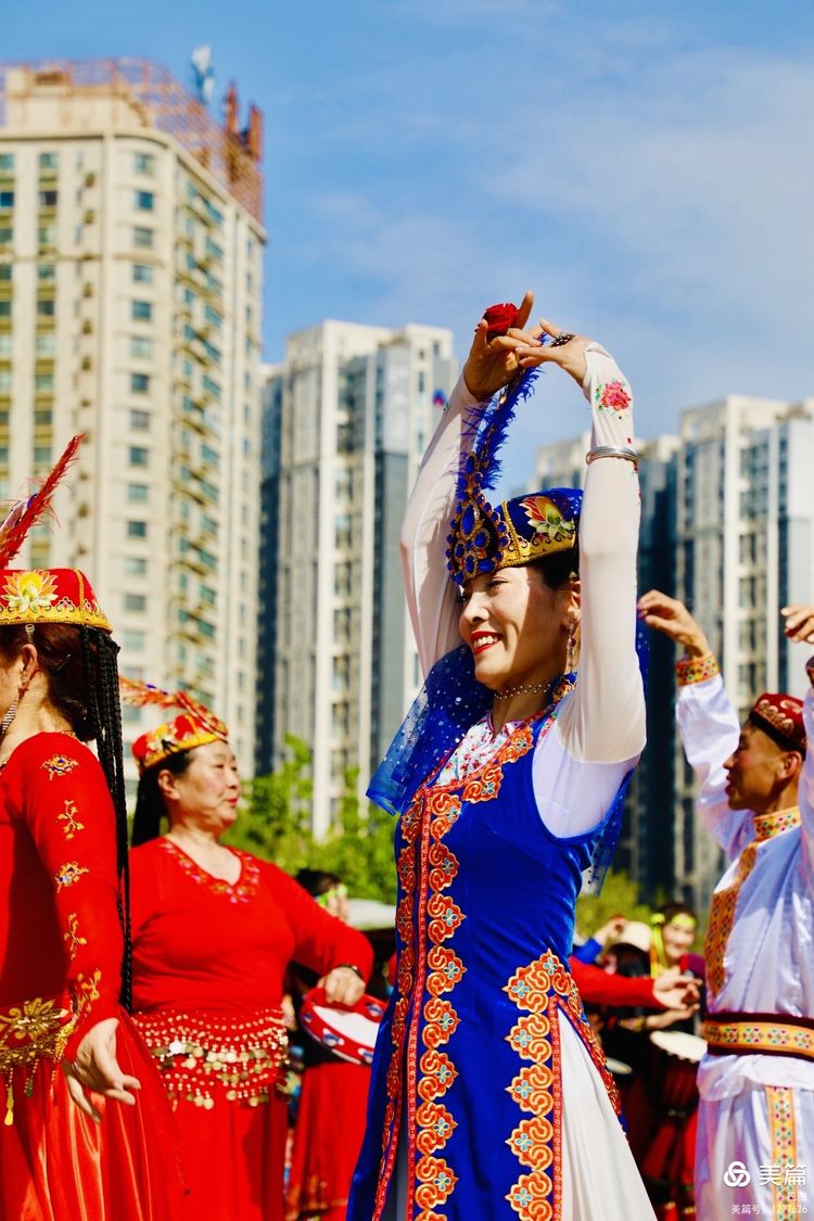 洛阳牡丹广场新疆舞视频,洛阳牡丹广场爵士舞