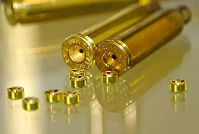 把敌人炸得无路可逃,想把队友炸死怎么办