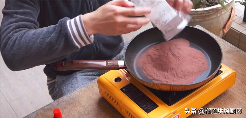 自己动手做出蜡笔小新同款鲷鱼烧，豆沙丝滑甜软，表皮蛋香浓郁