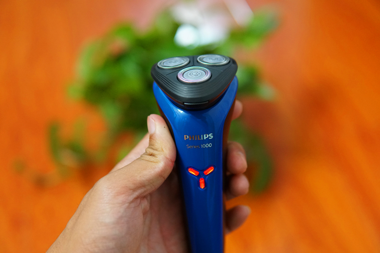 飞利浦小旋风剃须刀使用教程,飞利浦小旋风1000剃须刀评测