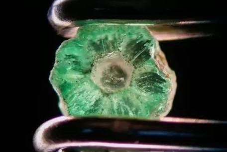 石头上有花纹的石头值多少,石头上有龙图案值钱