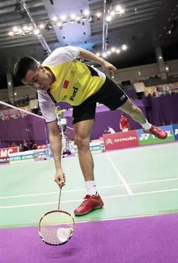 羽毛球拍掉磅,羽毛球拍弯了怎么办